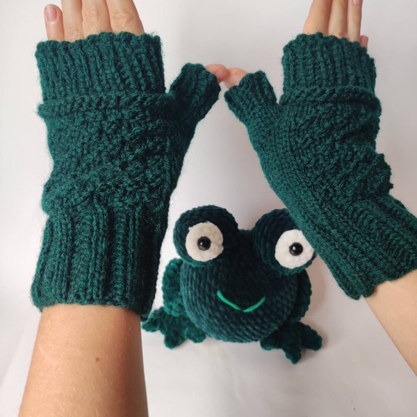 Emerald green frog plush toy and mittens Gift set for teens