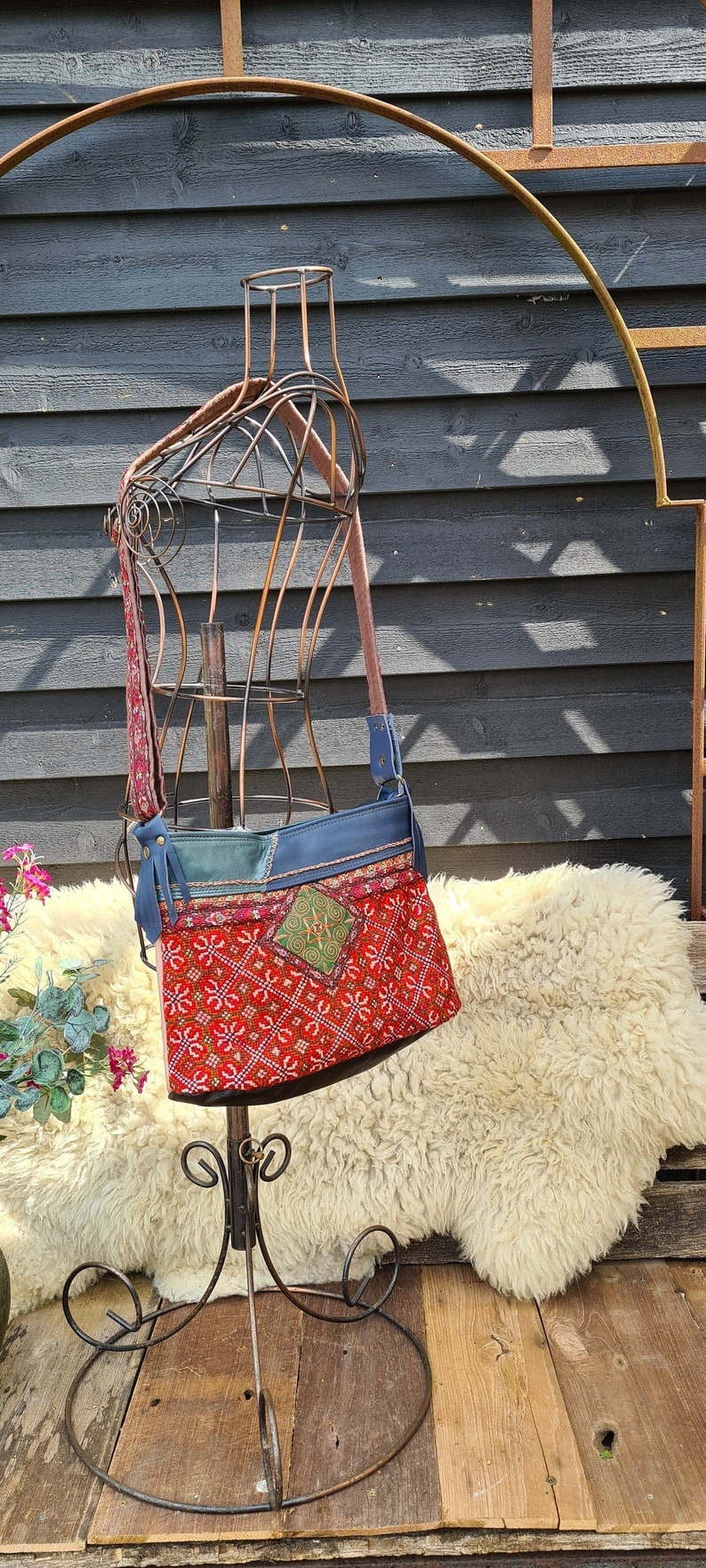 Actualizar Marcado Principiante Cross-body vintage bag Jesse, shoulder bag with original antique Hmong fabric, handmade colorful boho bag, Gipsy Ibiza style women's bag - www.arslan.av.tr Actualizar Marcado Principiante Cross-body vintage bag Jesse, shoulder bag with original antique Hmong fabric, handmade colorful boho bag, Gipsy Ibiza style women's bag - www.arslan.av.tr