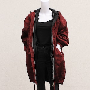 Vintage reversible hooded Parka / 90s Vintage coat / 80s dark red vintage pattern and shiny black long jacket with hood / 1980 Wendemantel