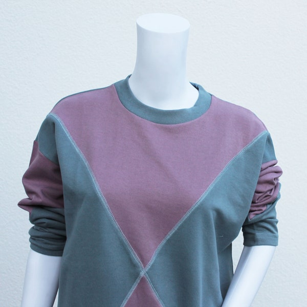 Vintage pullover in pigeon blue and old pink / 80s wide sweater in dark pastel colours / 1990s Vintage slipover triangular triangle Pulli