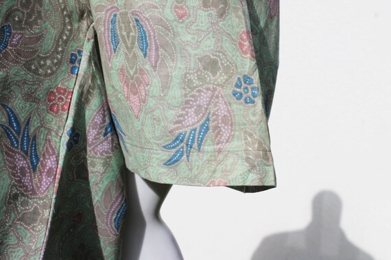 Vintage shirt with flower print in pastel colors … - image 7