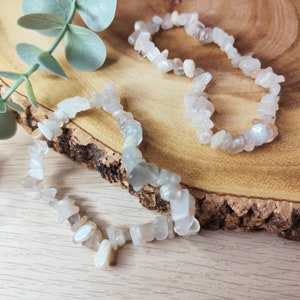 Moonstone Crystal Chip Bracelet: Elasticated Gemstone Bead