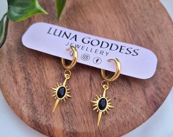 Goldene Onyx-Stern-Ohrringe, himmlisch-hexenhafte Edelstahl-Ohrringe, schwarze Stern-Creolen – Fantasy-Schmuck