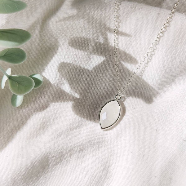 Oval Natural Clear Quartz Necklace | Gemstone Jewellery | Silver Crystal Necklace | Healing Crystal Necklace
