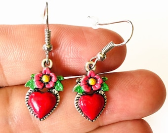 Hermosos aretes de corazón bohemios con corazones floreados pintados a mano, aretes de plata, joyería inspirada en Frida, linda idea de regalo de cumpleaños para niñas, aretes corazón