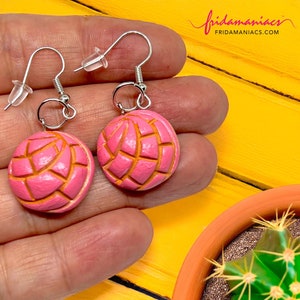 Yummy Strawberry Pink Concha Earrings Clay Sweet Bread Food Mexico Artisan Jewelry Hand Painted Conchitas Mexican Pan Dulce Aretes Girl Gift