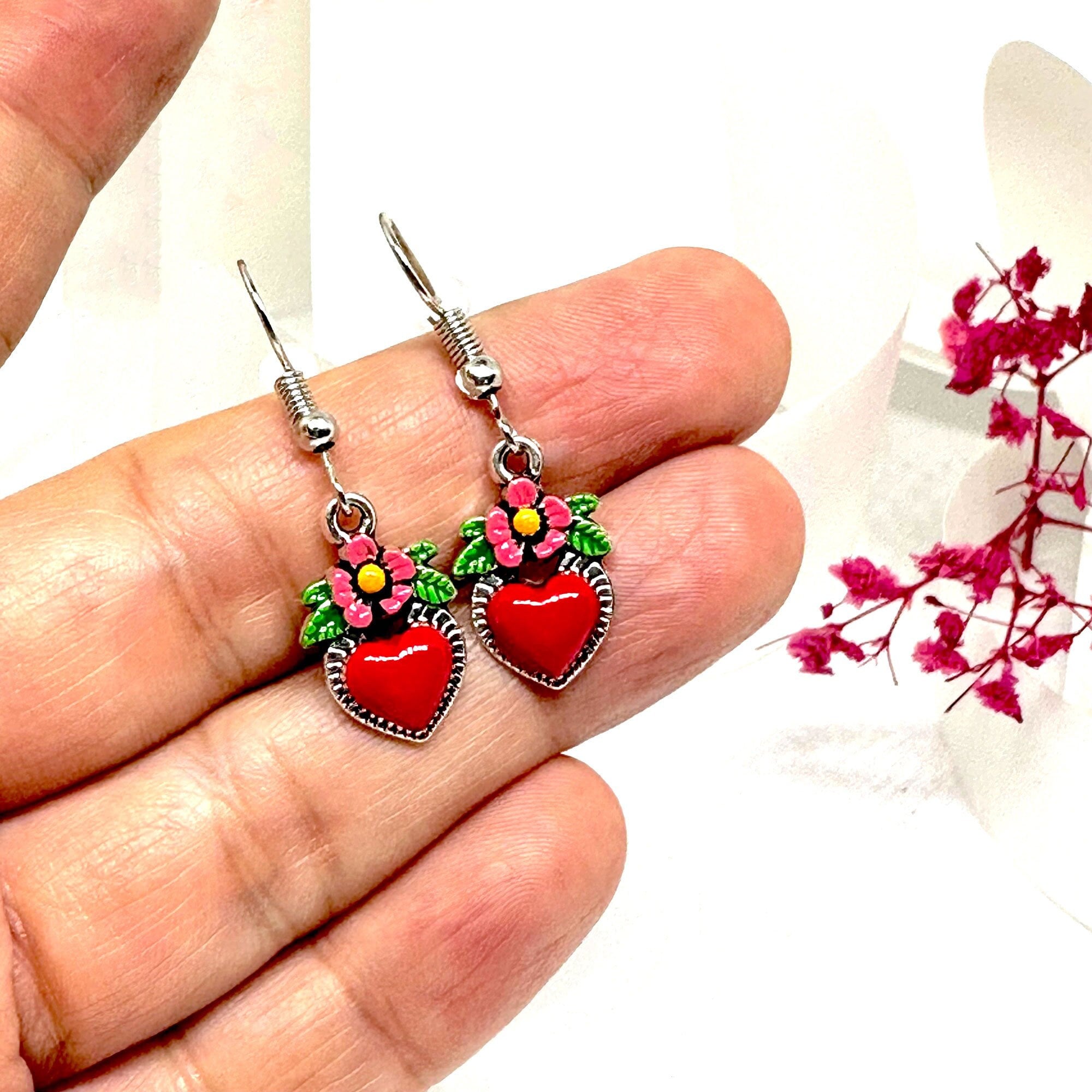 Enamel Heart Earrings Frida Inspired Hand Painted Floral Hearts Drop Dangle Earrings for Girls Women Spring Summer Jewelry Mother's Day Gift