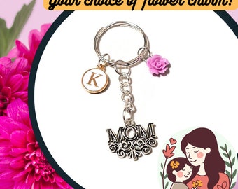 Chaveiro personalizado para mãe: pingente inicial e flor de acrílico