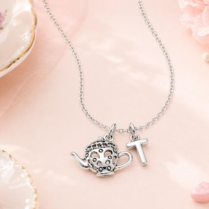 Gepersonaliseerde theepotketting, theekransje eerste ketting voor meisjes, leuke theekopje sieraden, kinderketting, aangepaste briefketting, verjaardagsgunst