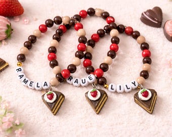 Pulseira personalizada com nome de fatia de bolo para crianças – Pulseira com pingente de fatia de bolo – Lembrancinha de aniversário com tema de sobremesa – Joia para meninas – Kit para fazer pulseira