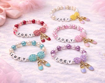 Pulseira personalizada com pingente de sapatilhas de balé: presente perfeito para recital de bailarina