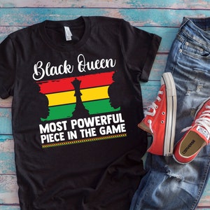 Afrikanisches Schachshirt | Black Queen Das stärkste Stück im Spiel | Lustiger Schachspieler Schwarz Geschichte Monat Geschenk