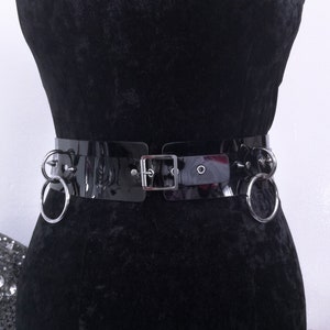 Arnés de cintura, cinturón de cintura de vinilo de PVC, cinturón de cintura de plástico negro brillante (cadenas no incluidas)