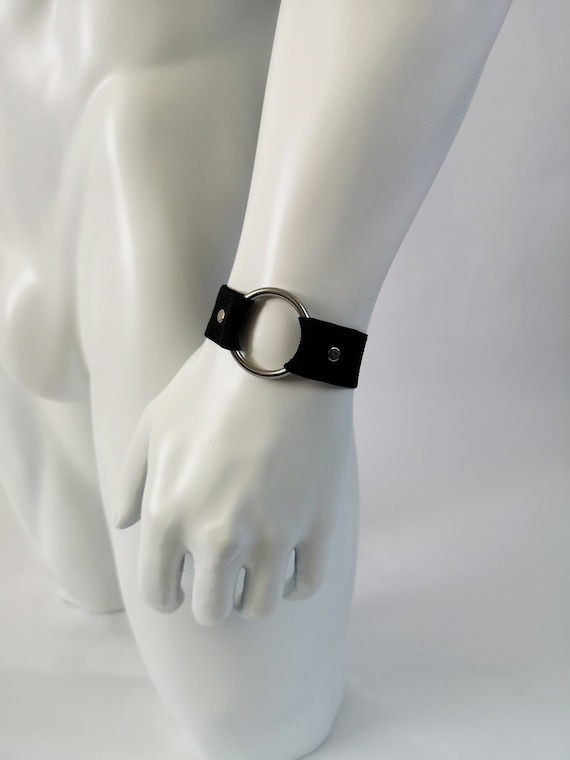 Metal clearance wrist cuff
