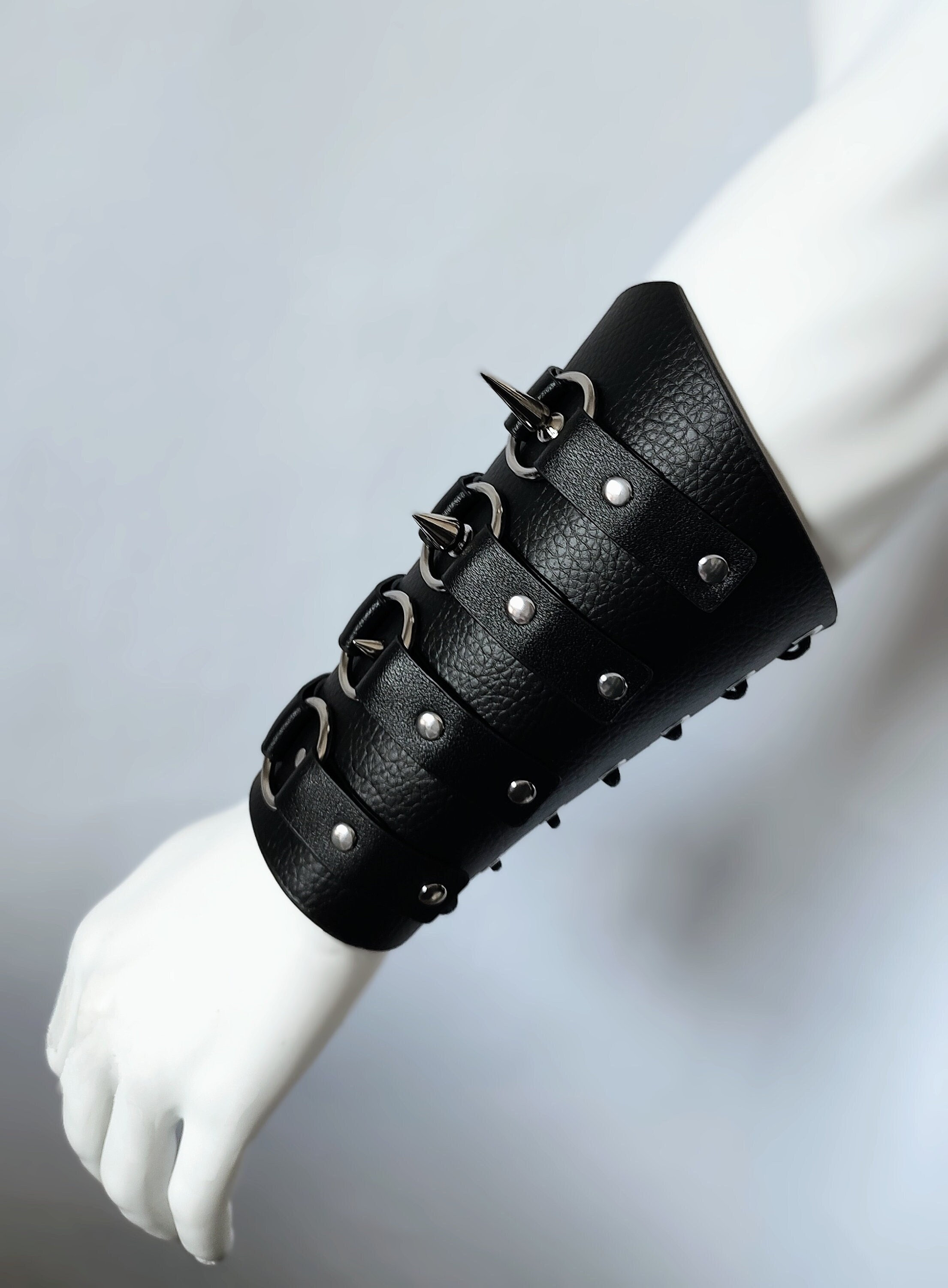 Studded Leather Arm Bracers Medieval Leather Bracers Leather Armour DK4109  -  Sweden