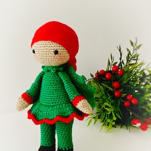 Bambola fiore agrifoglio fatta all'uncinetto Fiore amigurumi Bambola fiore per arredamento