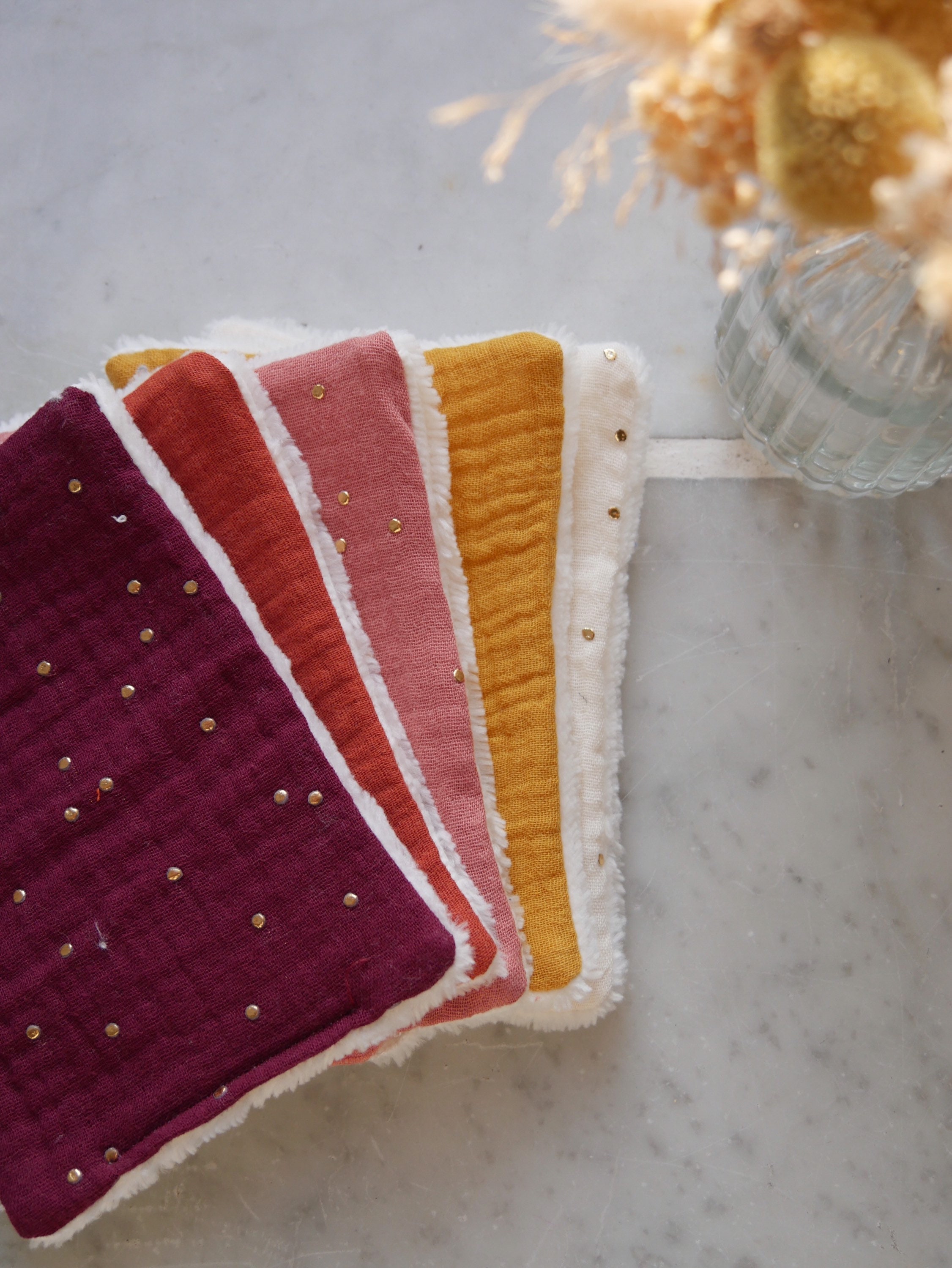 Lot de 5 Cotons Lavable en Double Gaze. Lingettes Démaquillantes. Double Gaze Unie ou à Pois Dorés. 