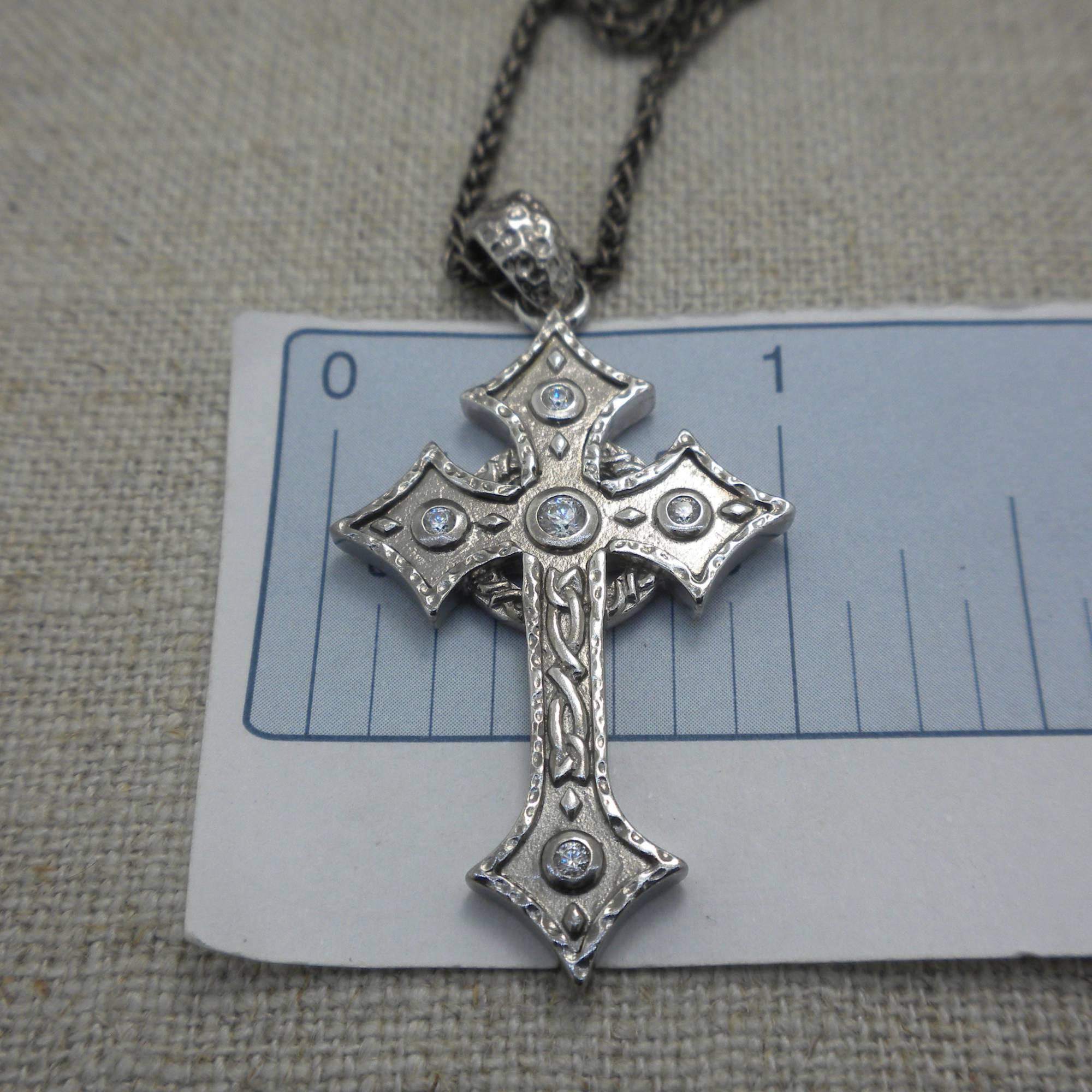 Collana croce in oro bianco con diamanti Ct 0,13 - GIOIELLERIA ROMA