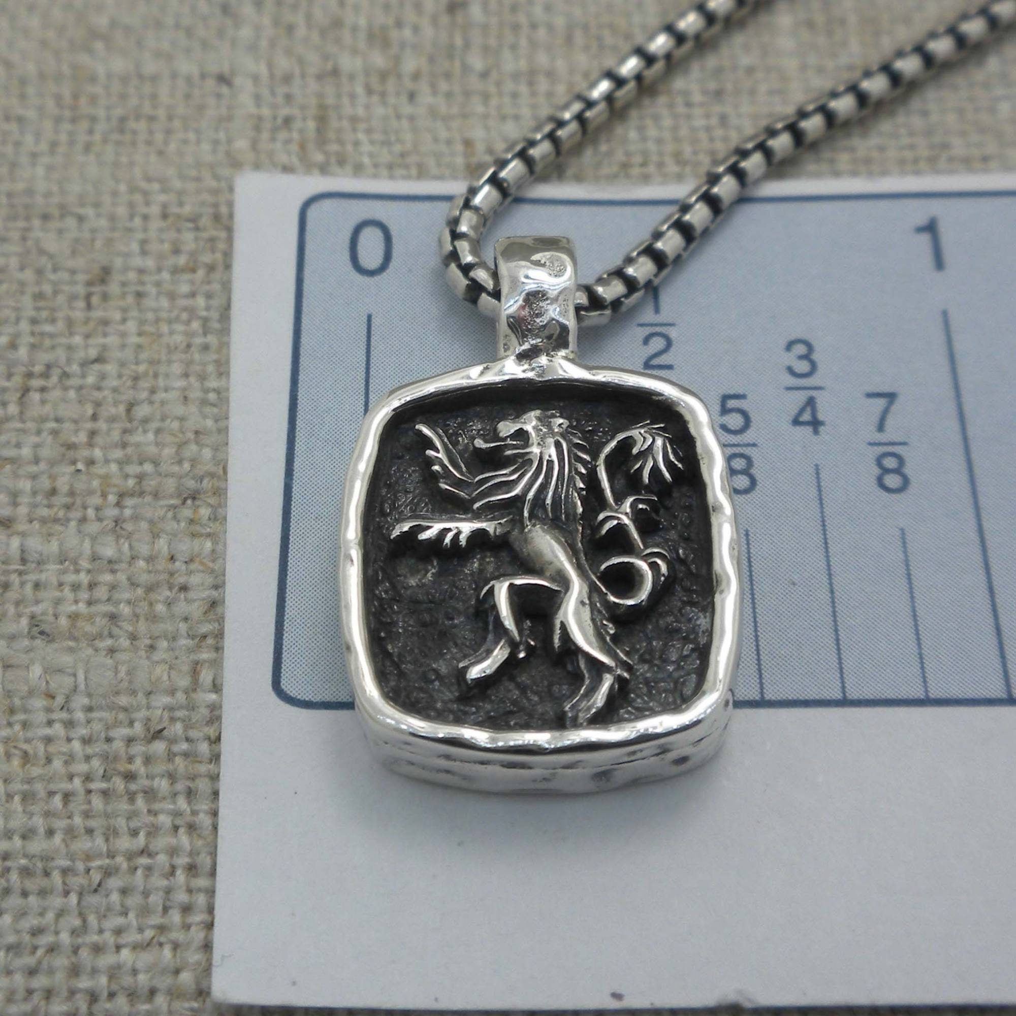 レザトレ　RAMPANT LION PENDANT レザトレ RAMPANT LION PENDANT Czech Republic Lion Pendant