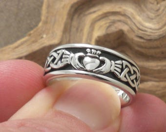 メンズ スターリングシルバー クラダリング、アイルランド製結婚指輪
