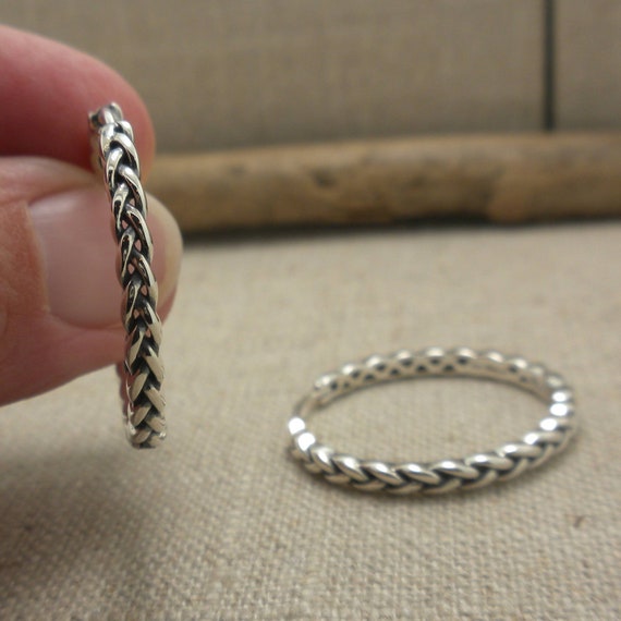 Aeon Claddagh Round Drop - Irlandese, Celtico e Amore, Amicizia e Lealtà - Argento Sterling ipoallergenico, Orecchini in argento per donna - 8 mm - Italia
