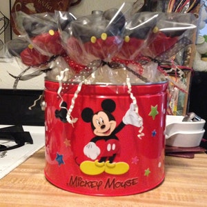 Mickey mouse cake pops
