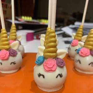Unicorn cake pops
