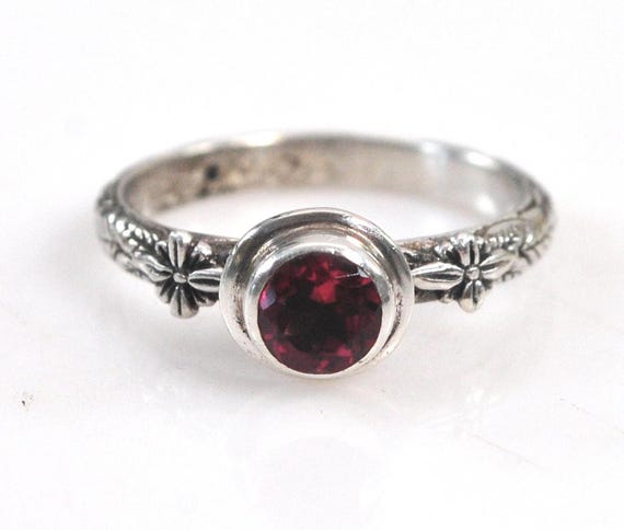 Sarda Sterling Silver Garnet Ring