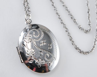 Vintage Sterling Silver Oval Locket Necklace