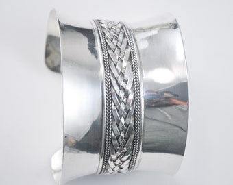 Grand bracelet manchette Bali en argent sterling signé par la créatrice