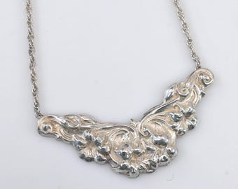 スターリングシルバー製ビブネックレス