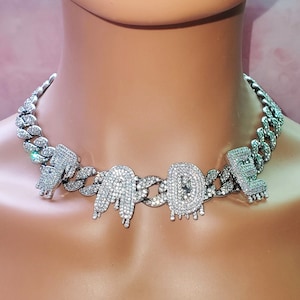 Cadena con dijes de letras con goteo helado, nombre personalizado en collar, gargantilla con nombre personalizado, placa con cadena cubana, collar para banquetes