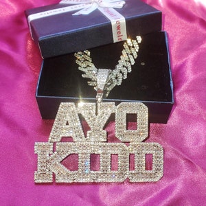 Colar com nome de diamante CZ Icy CUSTOM, pingente de letras personalizadas com corrente cubana brilhante, placa de identificação personalizada, joias hip hop unissex