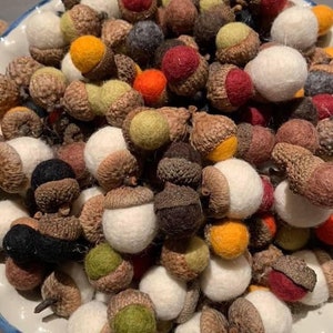 Farmhouse inspired acorns, needle felted acorns, felt acorns