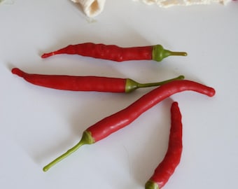 Chili Pepper Beeswax Candle, Hand Dipped Red Pepper Candle, Food Candles Realistic, Handmade Food Lover Gift, Home Decor