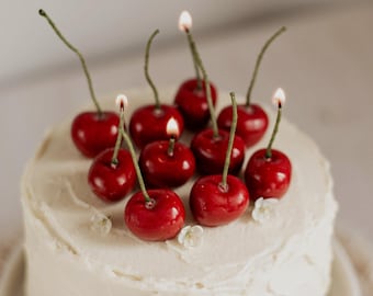 Świece wiśniowe, świece na tort urodzinowy, świece owocowe, świece okolicznościowe, urocze dekoracje do tortów