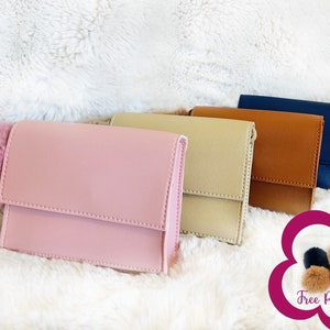 Sac à main à bandoulière personnalisé, porte-monnaie pour tout-petit avec nom, sac à bandoulière, sac à main à pompons, sac à main en cuir pour petites filles, cadeau mignon pour fille