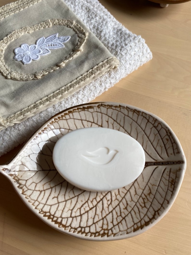 ceramic soap dish leaf shaped with holes, leaf print ceramic with drainage 画像 6