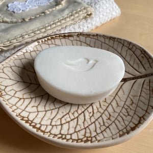 ceramic soap dish leaf shaped with holes, leaf print ceramic with drainage 画像 4