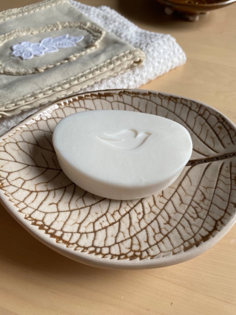 ceramic soap dish leaf shaped with holes, leaf print ceramic with drainage 画像 4