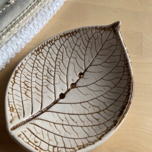 ceramic soap dish leaf shaped with holes, leaf print ceramic with drainage 画像 7