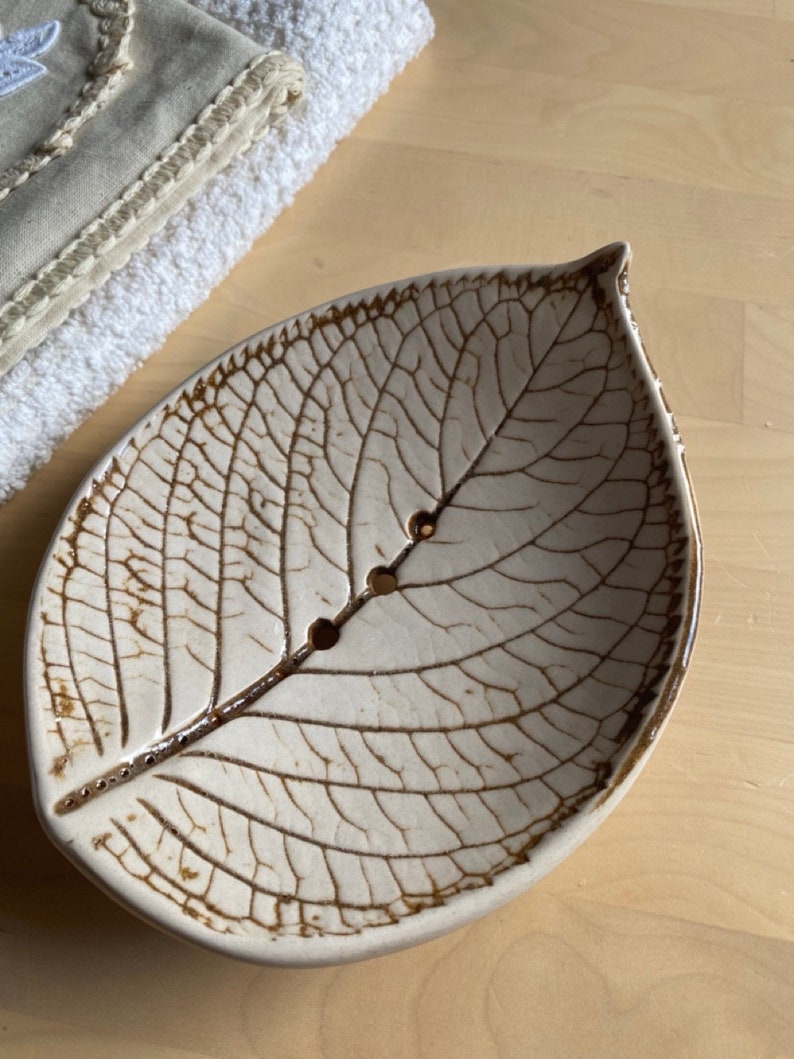 ceramic soap dish leaf shaped with holes, leaf print ceramic with drainage 画像 7