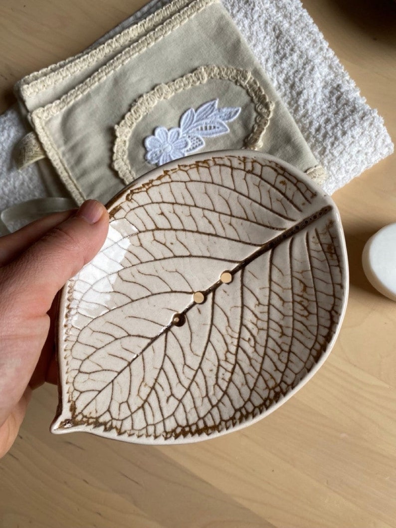 ceramic soap dish leaf shaped with holes, leaf print ceramic with drainage 画像 1