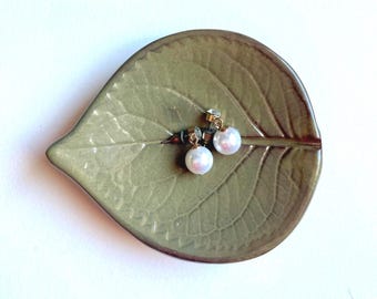 Handmade ceramic leaf shape jewelry dish