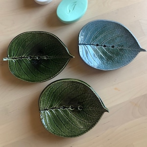ceramic soap dish leaf shaped with holes, leaf print ceramic soap dish and sponge holder