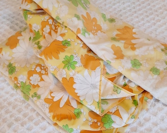 Vintage 1970\u2019s Cannon Monticello Queen Size Retro Floral Flat Sheet with Yellow Pink and Green Flowers on White