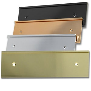 Soporte de pared para placa de identificación de aluminio amarillo para letreros y placas de identificación personalizadas de 2x8, 2x10 y 2x12 / Fabricado en EE. UU.