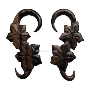 A Pair of Ebony Wood Flower Hook Organic for Stretched Ears Gauges Plug Body Lobe