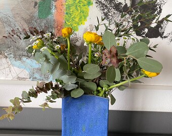 Vase, außergewöhnlich in Form und Farbe