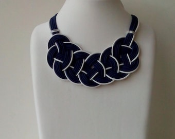 Meerstrengige nautische ketting - marineblauwe en witte knoopketting - knoop touwketting - zomerketting - lichtgewicht ketting - NakitAlesia